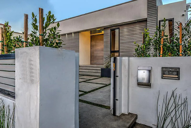 Front entrance House Profie