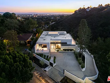 7245f3b749f1c8dc1acd69b4157d9b4e-cc_ft_384