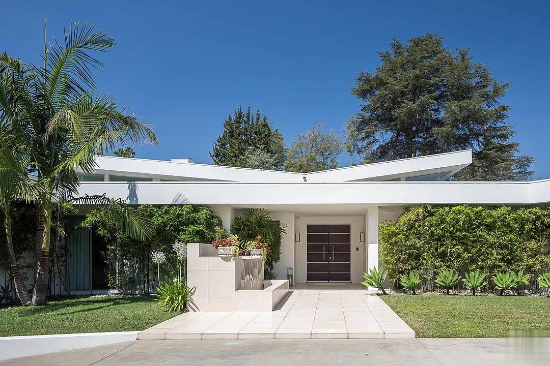 95f2e5633cfa98ae1dad8943108abf49-uncropped_scaled_within_1536_1152