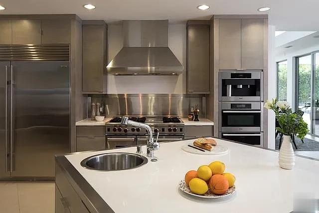 ea29e0412e7de37f059461a835d2a951-uncropped_scaled_within_1536_1152