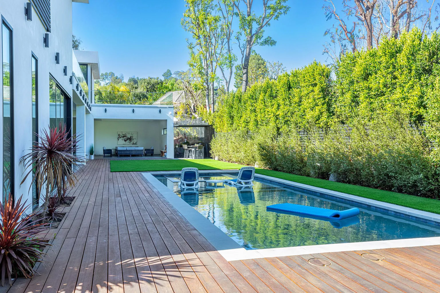 Outdoor pool and Seating area (2)