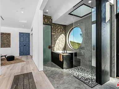 1c8ff787098f7d4795c94449767a10e4-cc_ft_384