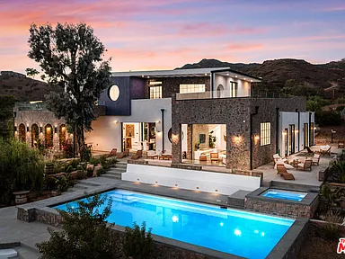 ef43d1c864a4e79817c6ef93bad09ff5-cc_ft_384