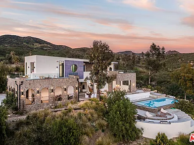 fdceb59d98918d8b279c492450560479-cc_ft_384