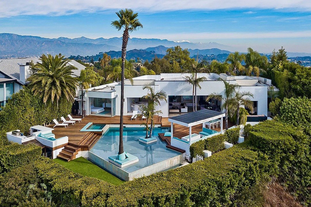 Outdoor pool and House Profile (1)