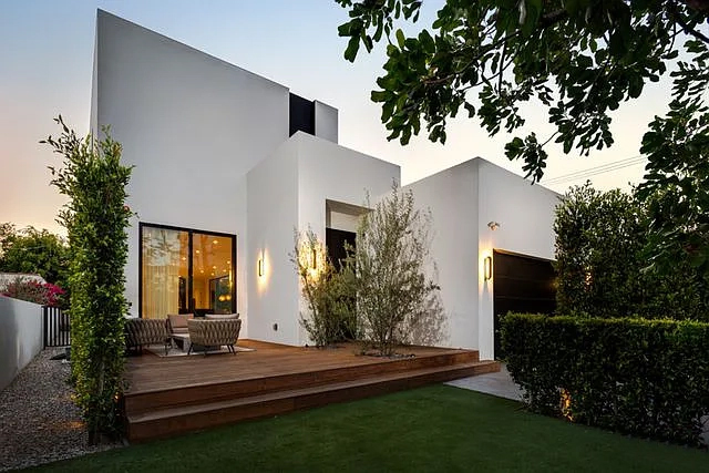 Outdoor Seating area and House Profile