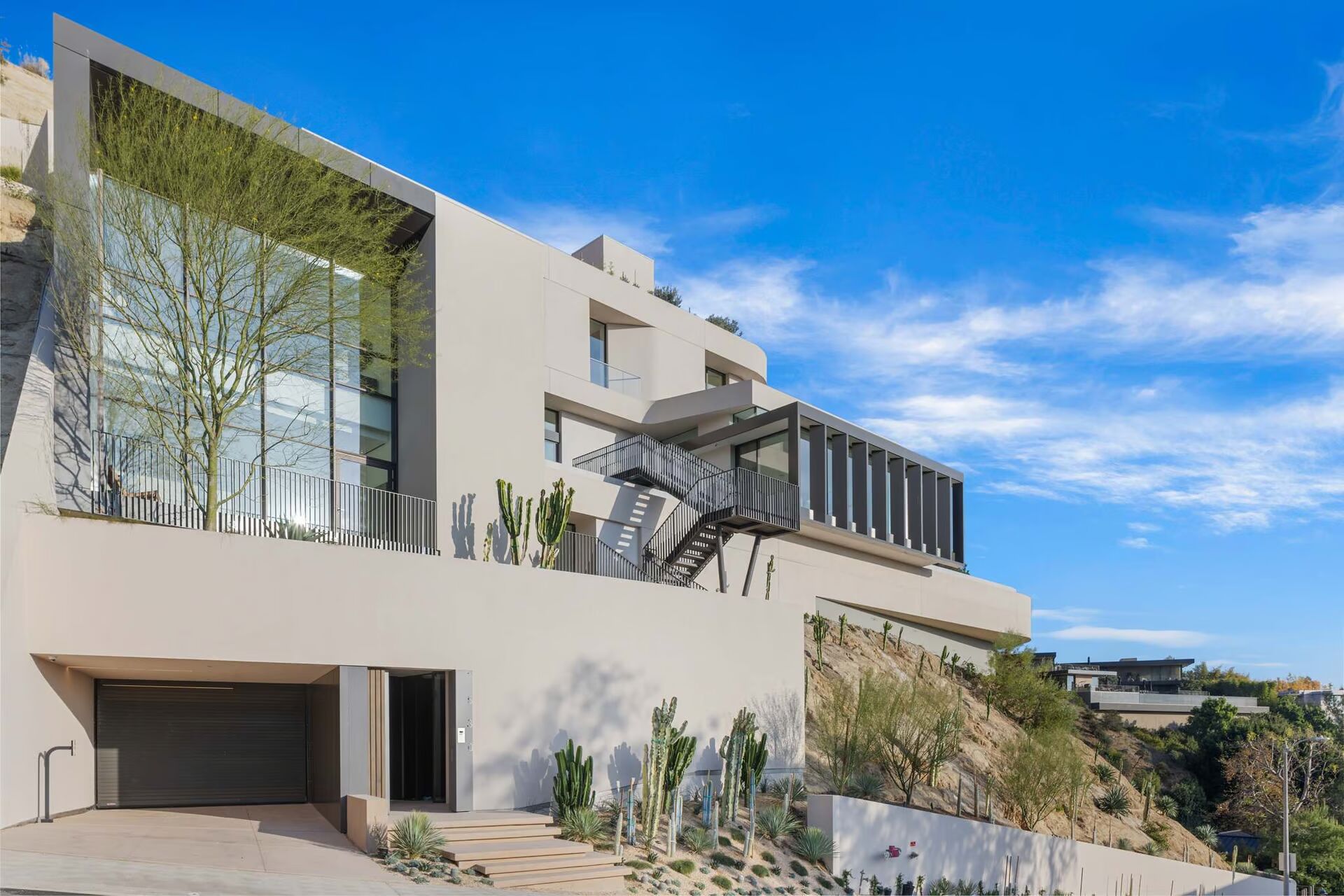 e08mzm8knas7otnii78f_converted