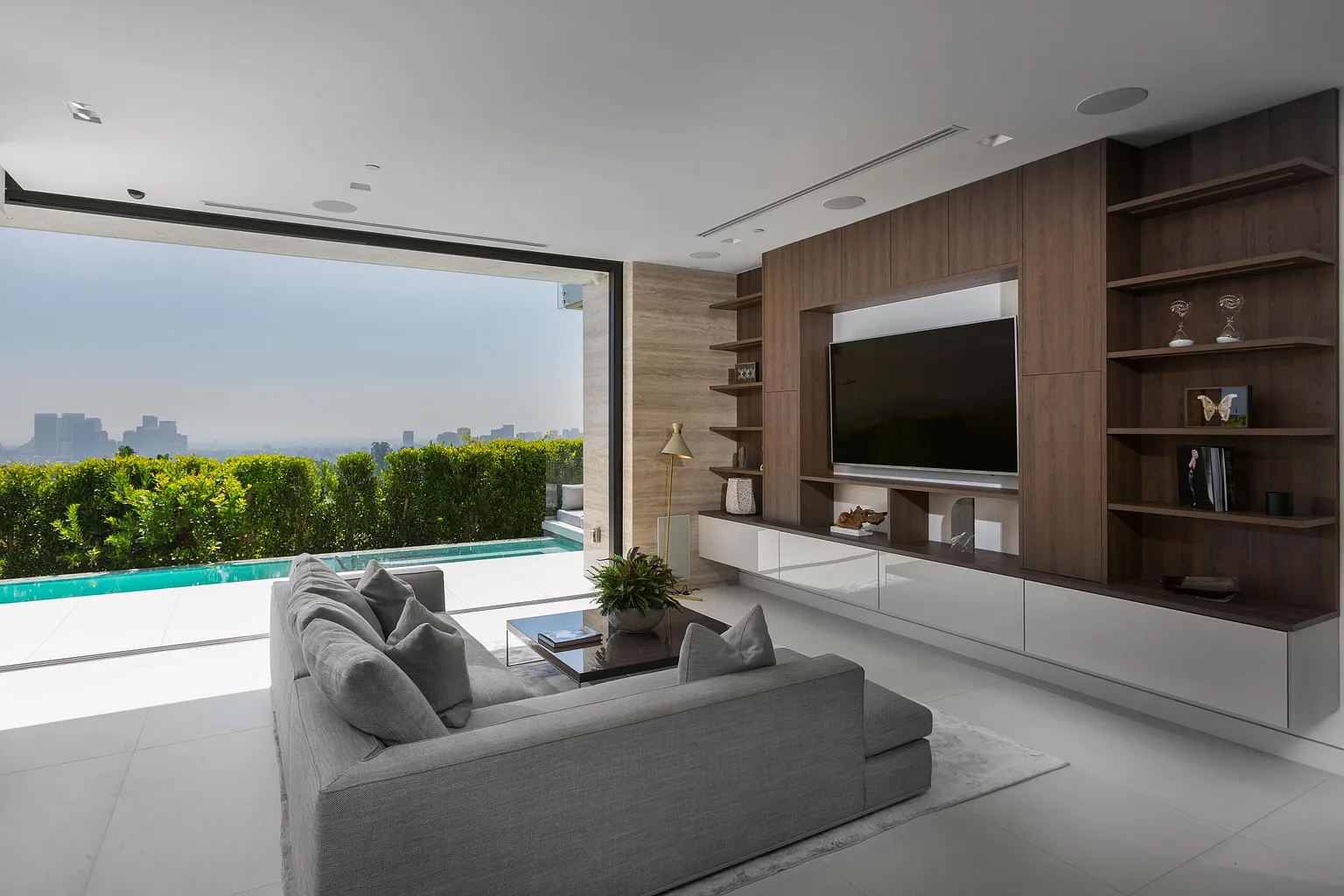 e221afbe2615e9ac868371c69b9deee8-uncropped_scaled_within_1536_1152