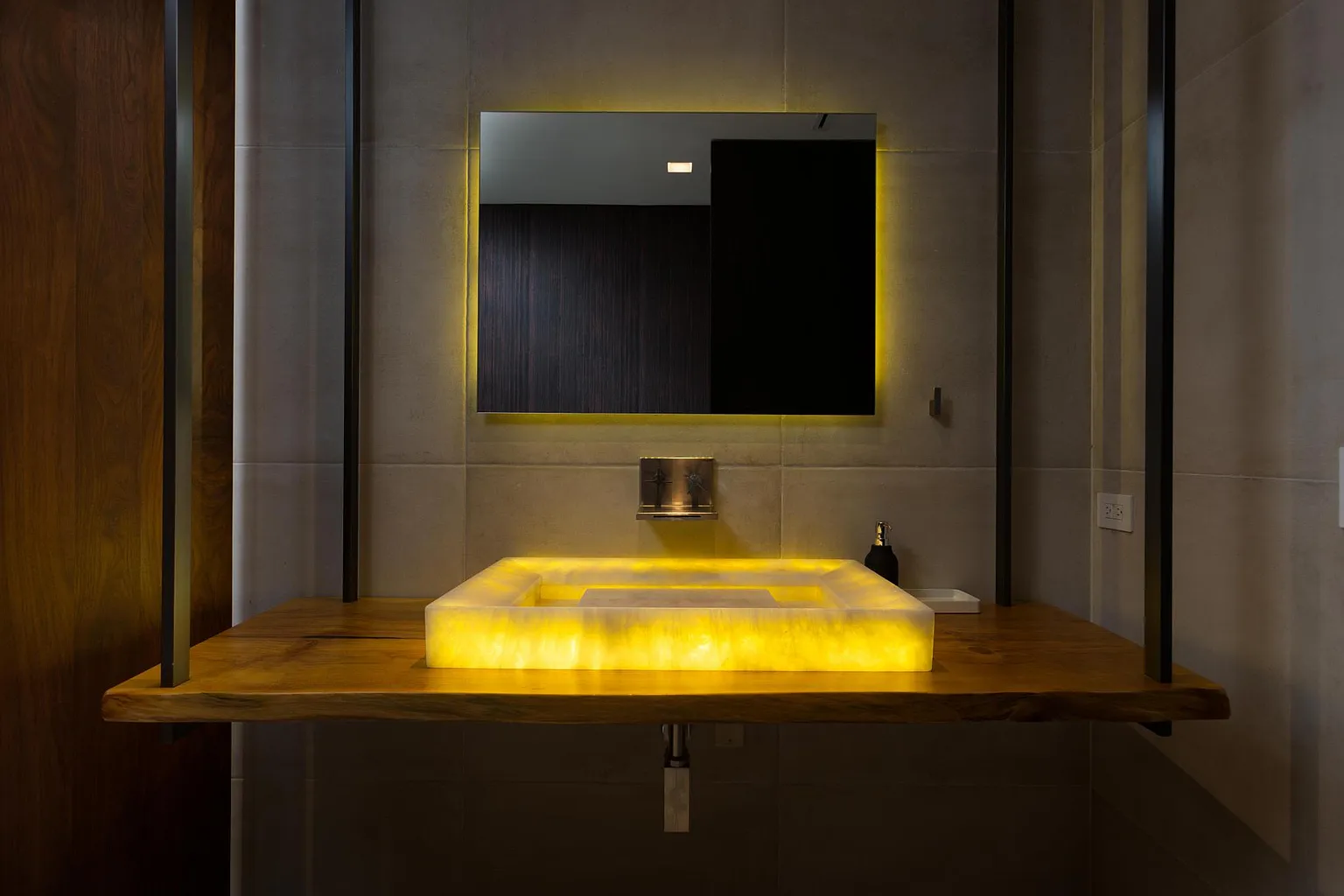 eecd0c883f158d948f3cd788930ed30e-uncropped_scaled_within_1536_1152