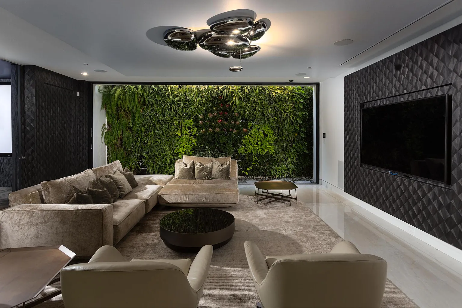 f89f1413dc644939b1cec809b45a7b44-uncropped_scaled_within_1536_1152