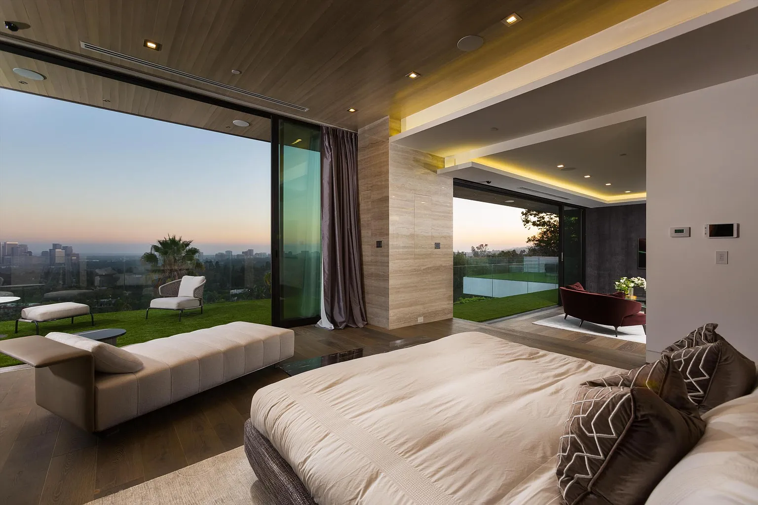 ff2a6f17fd0b0daa8c4d851174fe28d9-uncropped_scaled_within_1536_1152