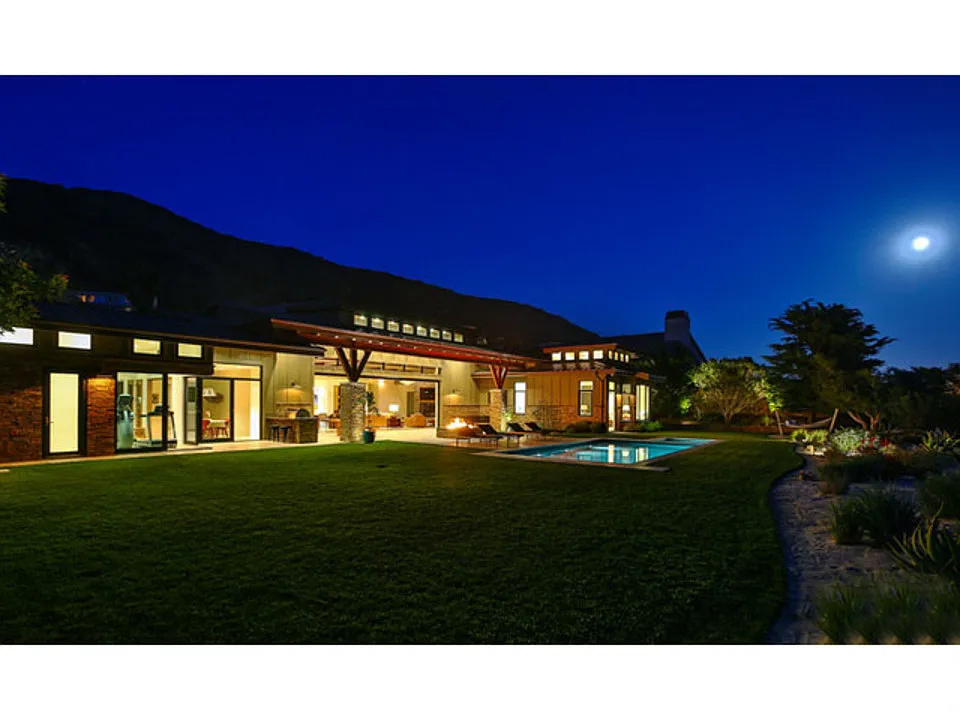 Outdoor Pool and house Profile