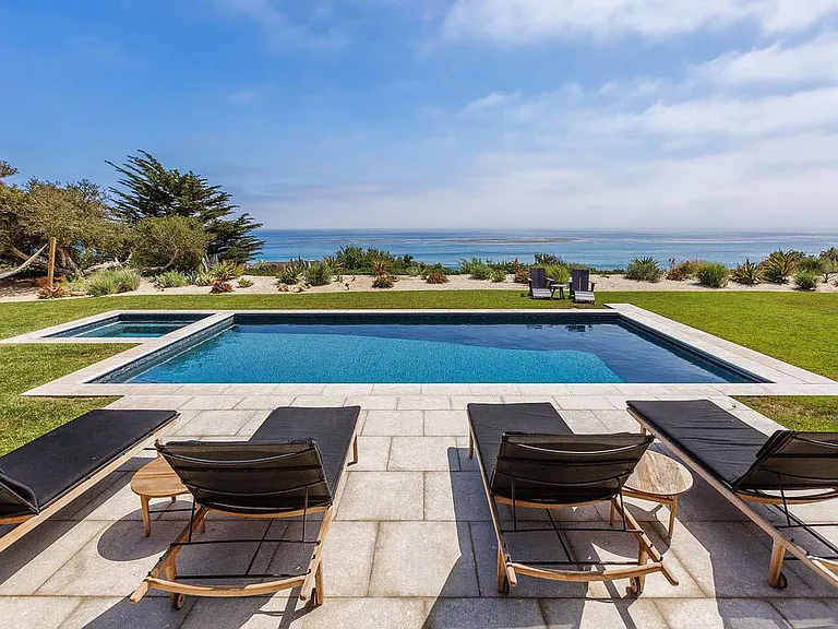 Outdoor Pool and seating area (3)