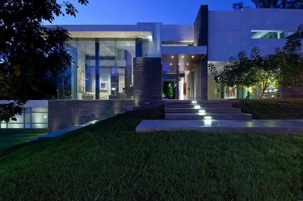 01-Summit-House-beverly-hills-luxury-modern-entry-glass-landscape