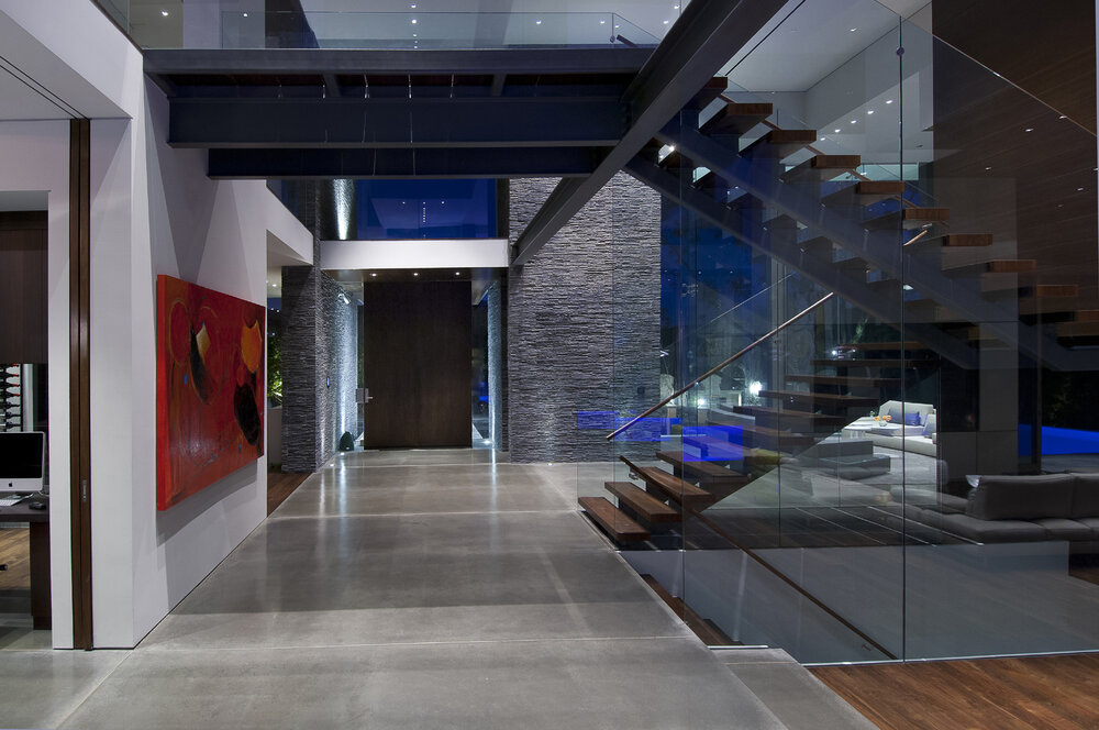 07-Summit-House-beverly-hills-modern-luxury-glass-staircase-entryway