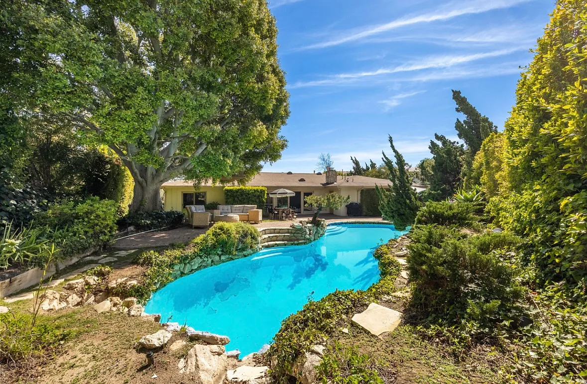 777146566f84061977239261411afd91-uncropped_scaled_within_1536_1152