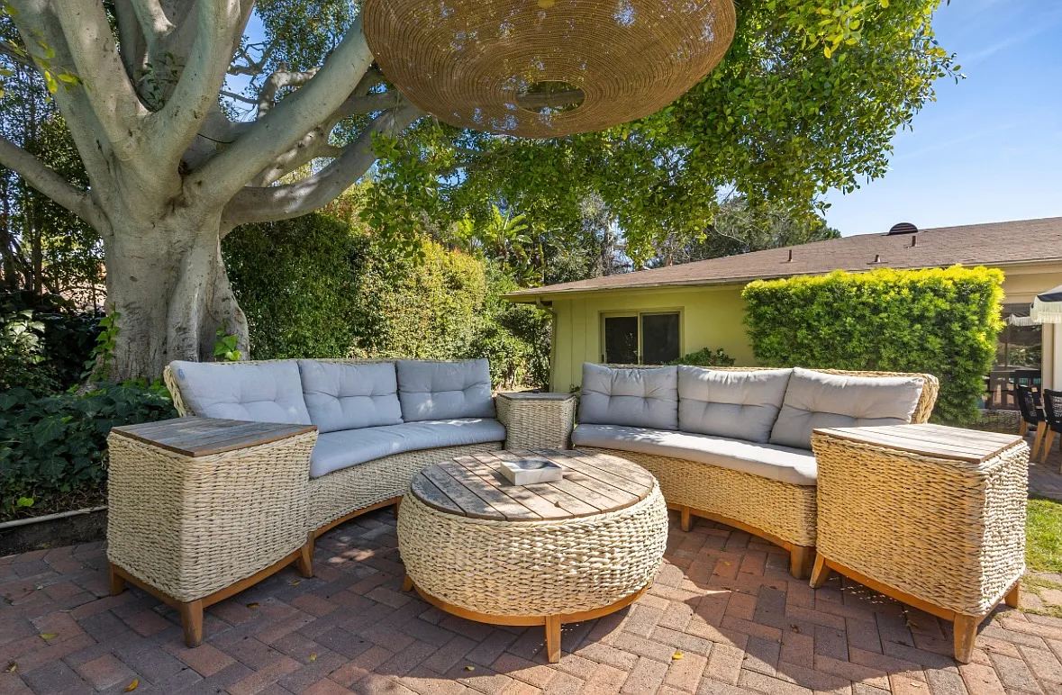 88819e7538f9661c1af8ac14499fb37a-uncropped_scaled_within_1536_1152