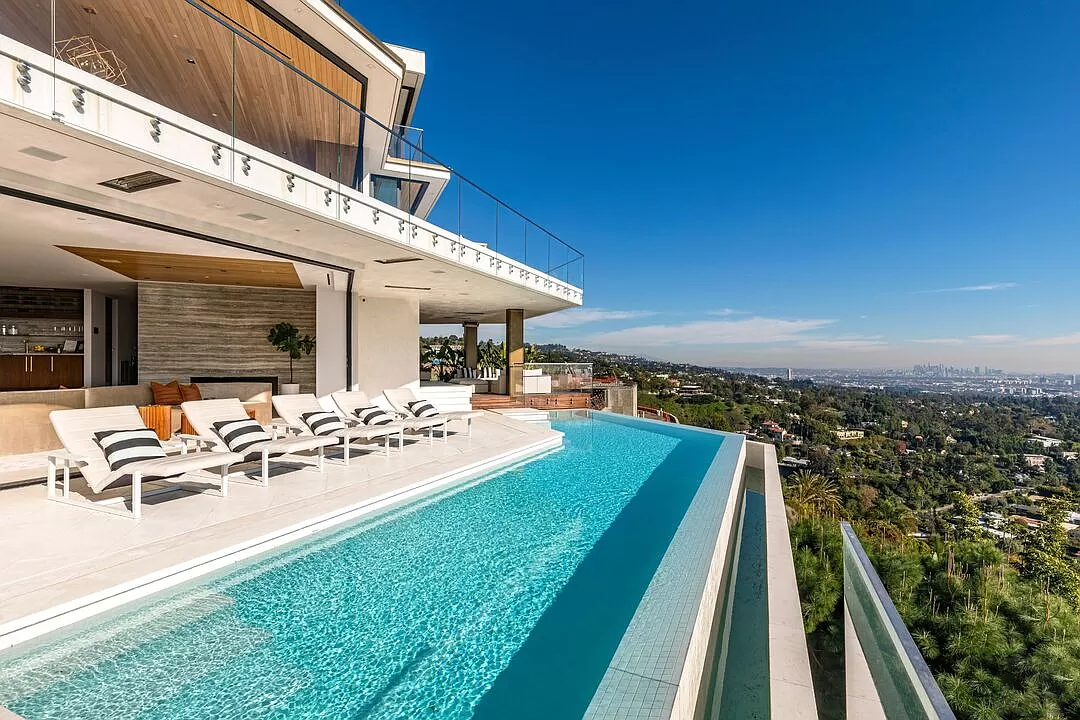 Outdoor Pool and seating area (2)