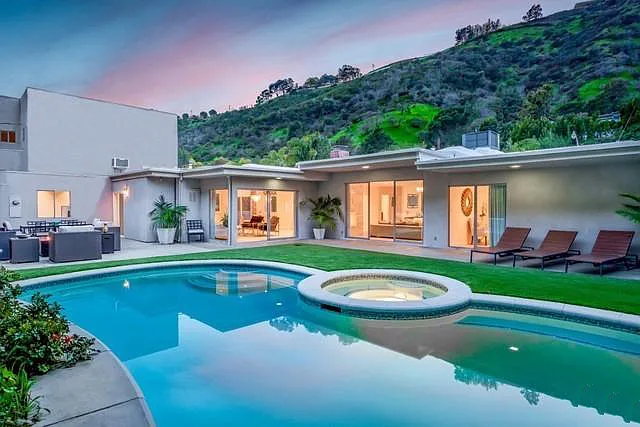 Outdoor Pool and seating area (2)