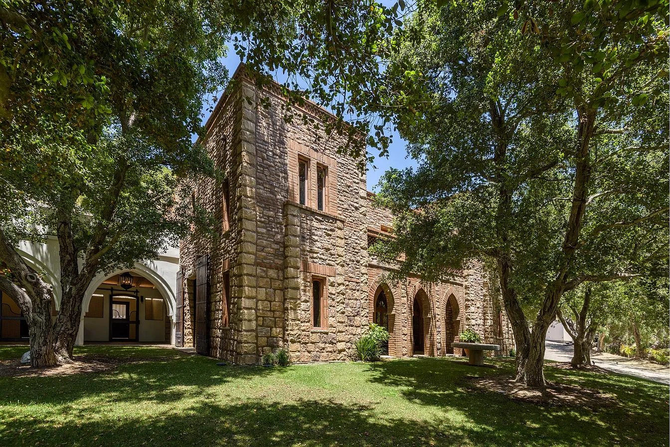 10e9f24aaa601ee536c1a165d453fd33-uncropped_scaled_within_1344_1008