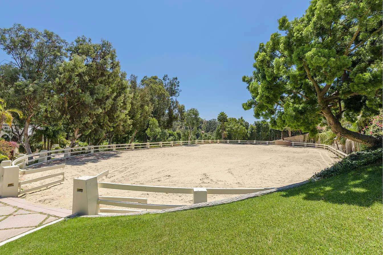 1aa44058b7abef9fe378ebc2b700ca94-uncropped_scaled_within_1344_1008