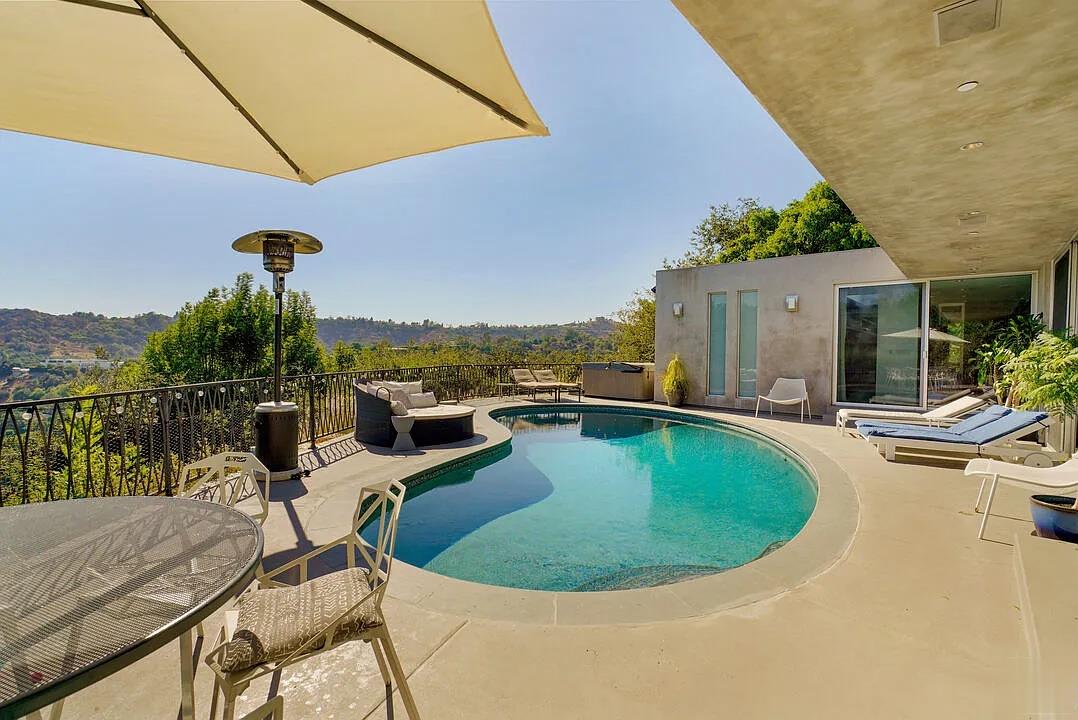 44b01769b433c4826971cabae18890e7-uncropped_scaled_within_1344_1008