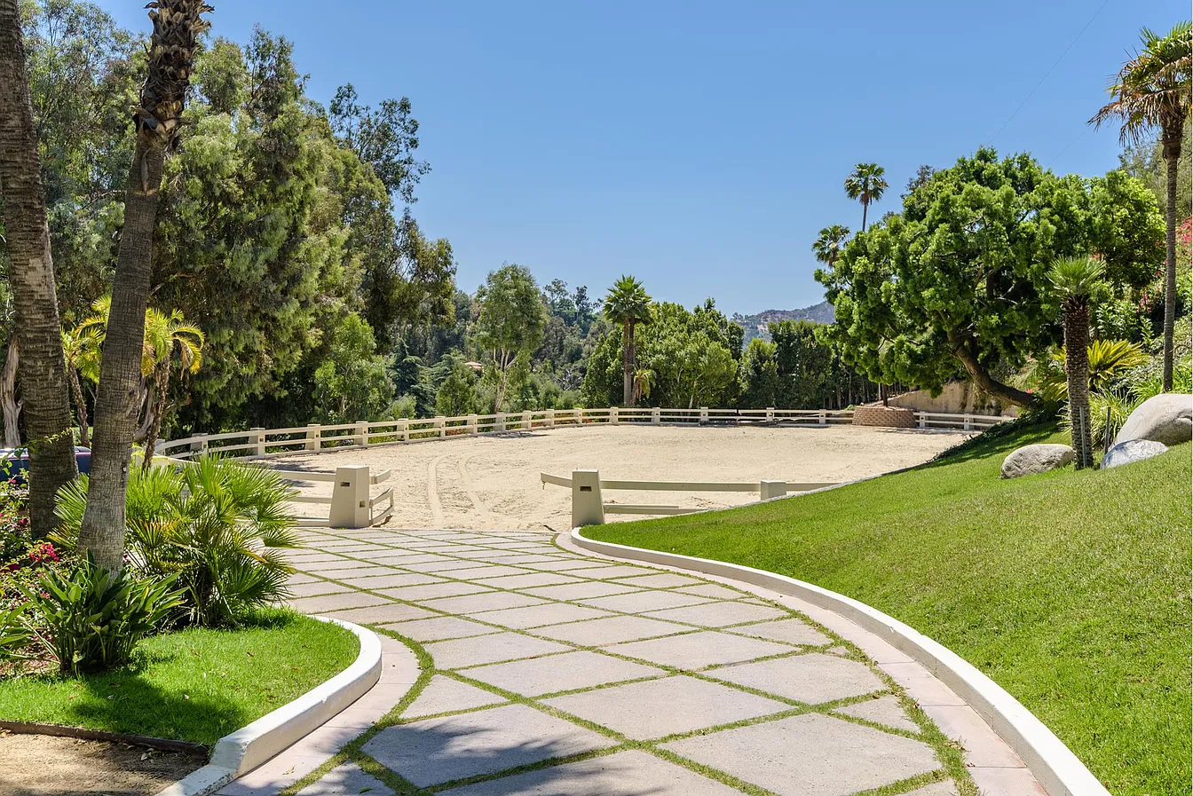 666f8e805806e20f78b248d7c0b74879-uncropped_scaled_within_1344_1008