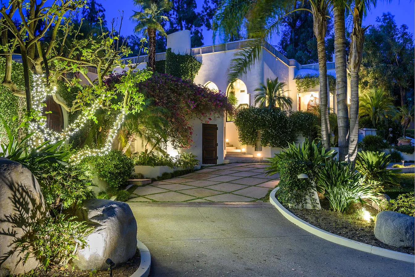 988976847339b415892812059b7c4f19-uncropped_scaled_within_1344_1008