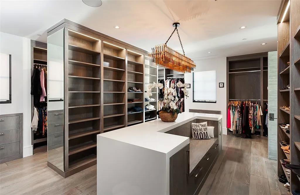 Walk in closet