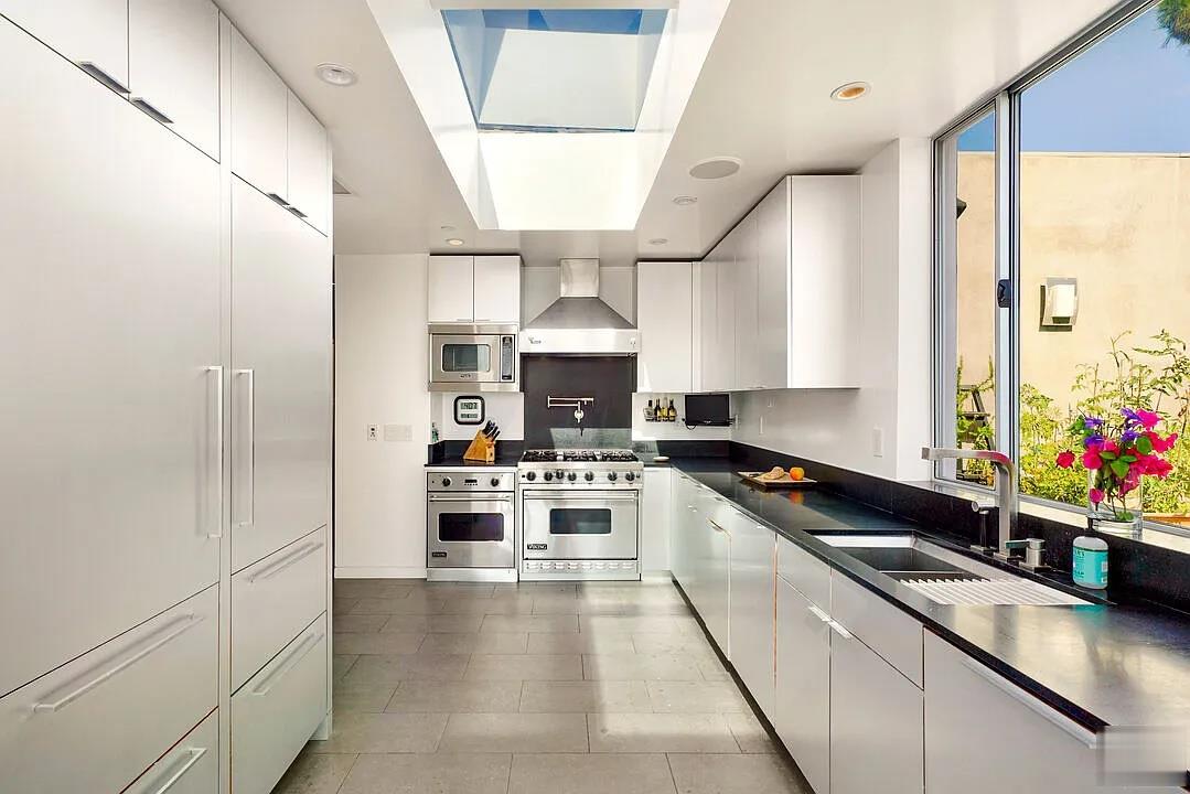 a23e8cd8da17f9b3a50e3a53ca0f2e57-uncropped_scaled_within_1344_1008