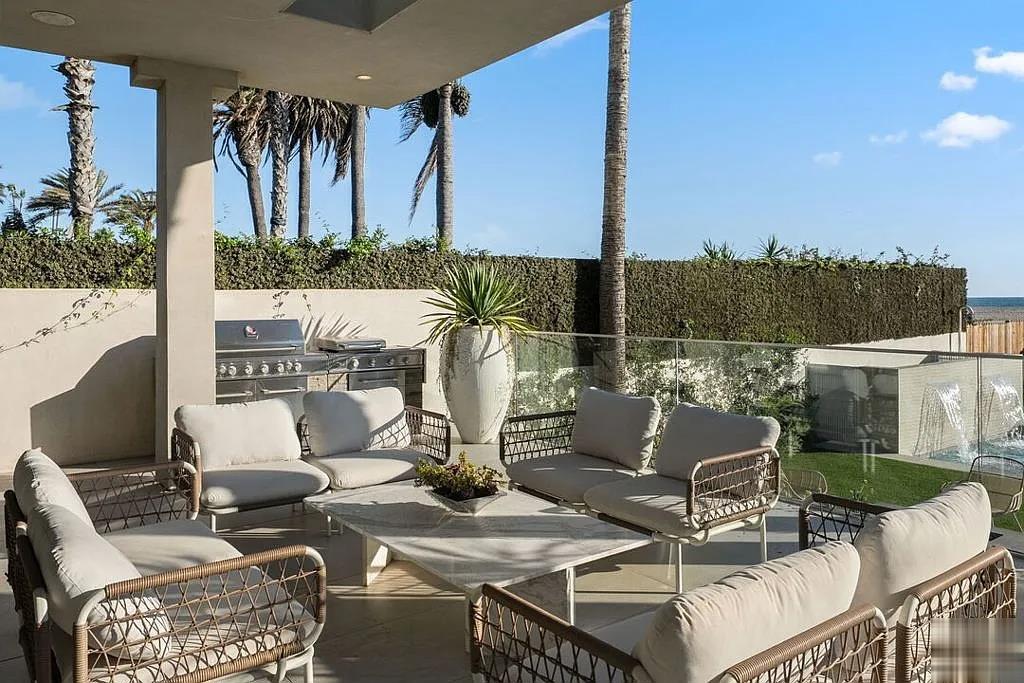 10b1b3669c13cd0d1ca914fe0efdecdf-uncropped_scaled_within_1344_1008