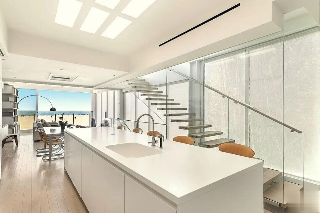 2ee3e8e4be4e9115b75f1fb60e2bc918-uncropped_scaled_within_1344_1008