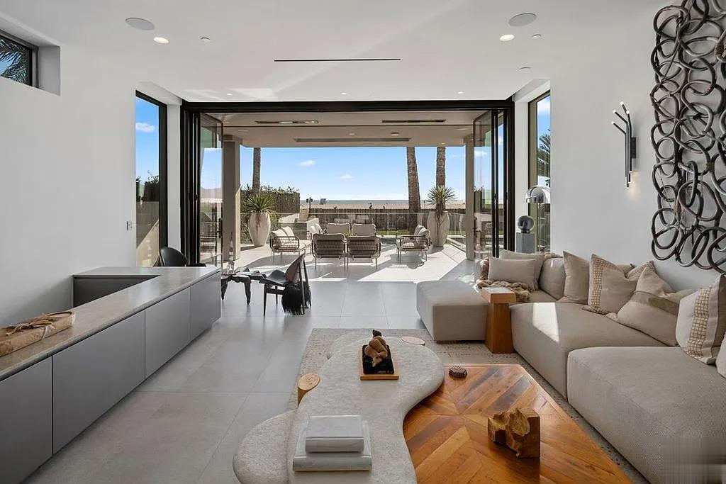 86b0cc81d33e8799a1d15fb8359ff975-uncropped_scaled_within_1344_1008