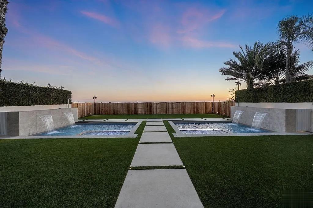 b0c8779efac8435f28e94d41f7537238-uncropped_scaled_within_1344_1008