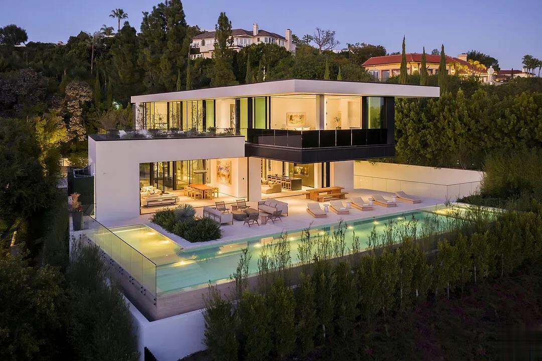 ecf76f730ef8bb7793030474e0fef53e-uncropped_scaled_within_1344_1008