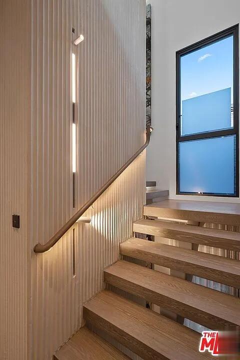 f3d33abaf79df94d90e2509094f9e015-uncropped_scaled_within_1344_1008