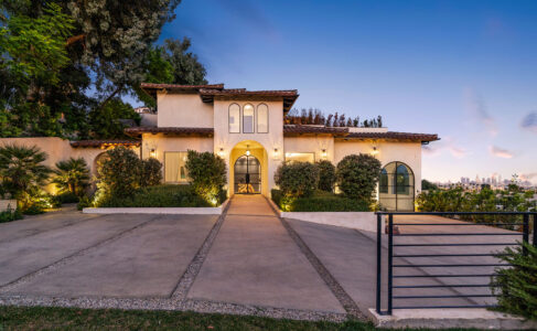 Front Entrance DriveWay (2)