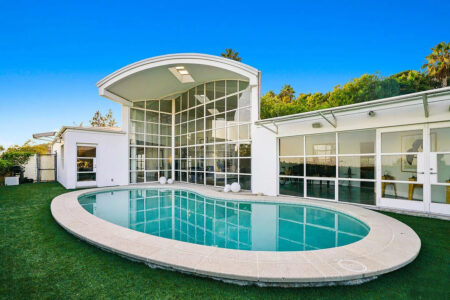 Outdoor pool and Seating area (5)