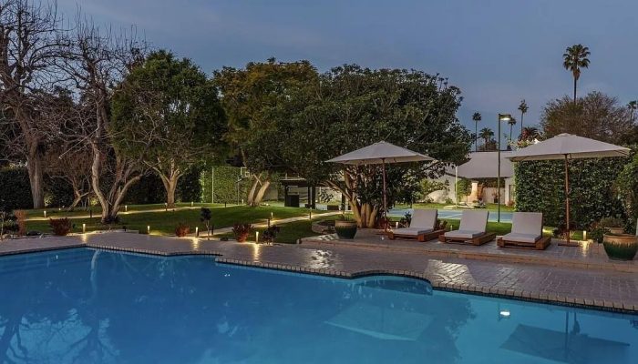 2111b176733597691ef58b191b2b65f1-uncropped_scaled_within_1536_1152