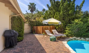 33331950868f8d92b6c6e75a7598dc5a-uncropped_scaled_within_1536_1152