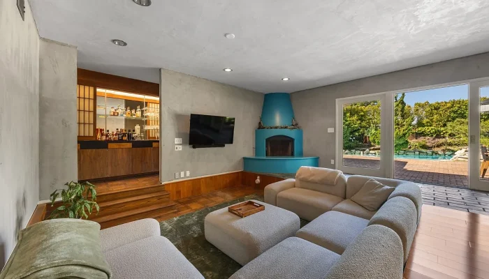 38fdb0bcb16da909379ecf28530e3e75-uncropped_scaled_within_1536_1152