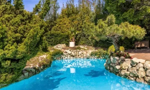 40248ac8c357e3ba4cbb2dfb3af7309e-uncropped_scaled_within_1536_1152