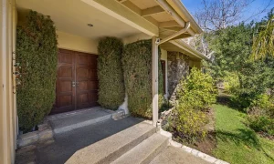 8fcba670f340c8af4524e90c26183ee9-uncropped_scaled_within_1536_1152