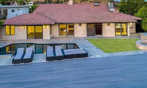 Outdoor Pool and seating area (1)