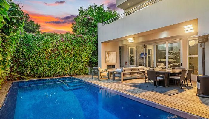 Outdoor Pool and seating area (3)