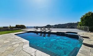 Outdoor Pool and seatingarea