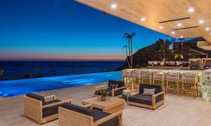 Outdoor Seating area and Dining Table
