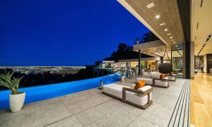 Outdoor pool Seating area
