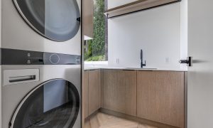 Professional real estate photographer in Los Angeles. Offering high-quality photography for listings, Airbnb, luxury properties, and commercial real estate.