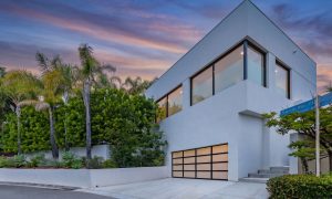 Professional real estate photographer in Los Angeles. Offering high-quality photography for listings, Airbnb, luxury properties, and commercial real estate.